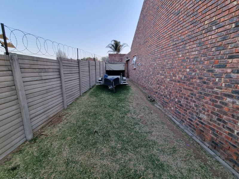 3 Bedroom Property for Sale in Langenhovenpark Free State